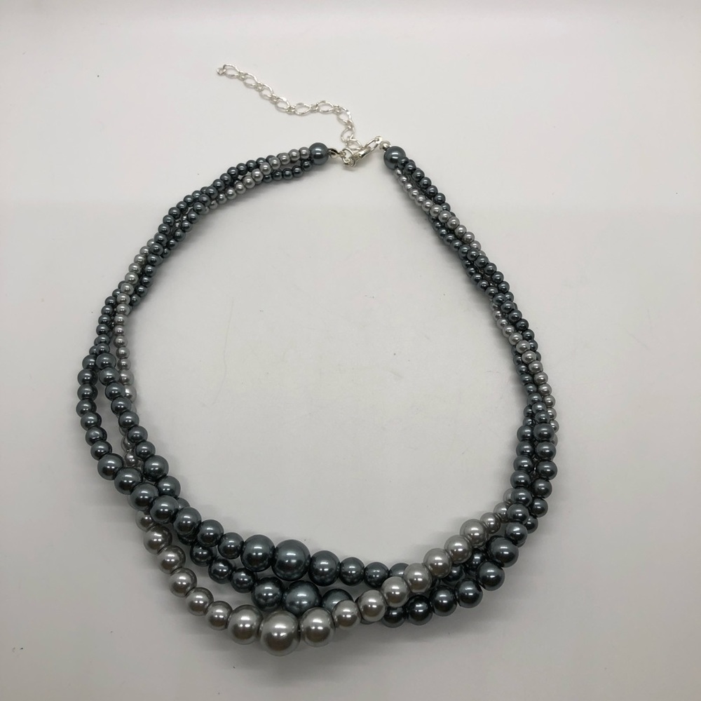 Triple strand 17” faux pearl necklace grey silver 3” extender - Picture 6 of 7